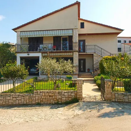 Nadia 1844 Apartman Póla