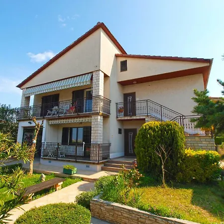 Apartman Nadia 1844 *
