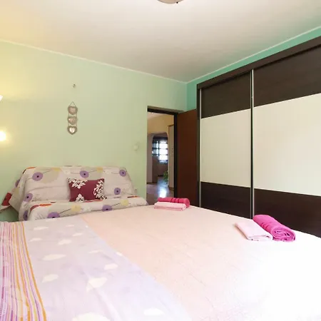 Nadia 1844 Apartman *